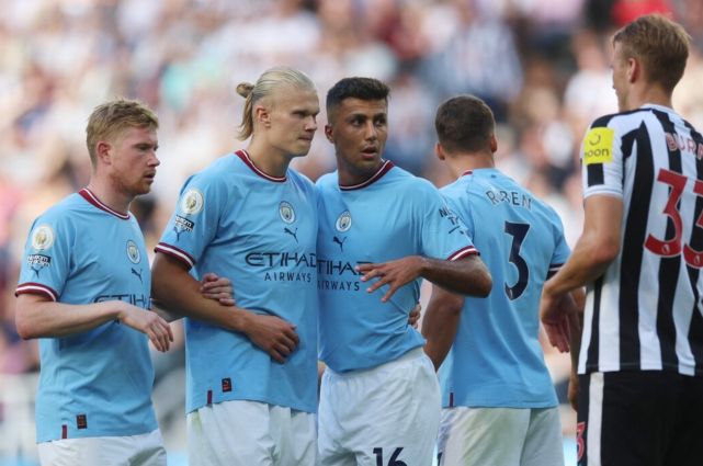 中场大闸，赫拉芬贝赫当选国米vs利物浦全场最佳球员（赫拉芬贝赫统治中场，荣膺国米vs利物浦全场最佳）